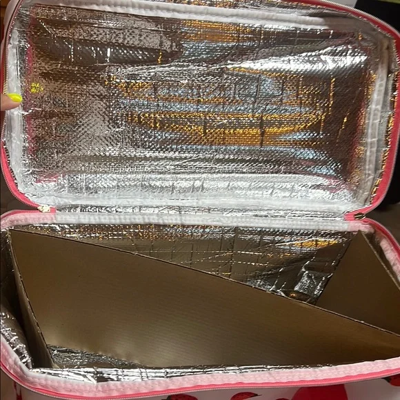 Kate Spade Strawberry Print Cooler Bag  & Reversible Drying Mat - Picture 3 of 8